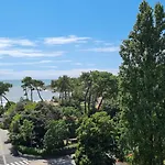 Apartment T2 A 150m De La Avec Parking - Fr-1-550-22